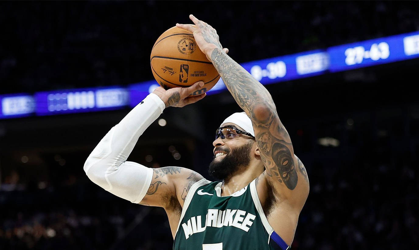 关于字母哥重返赛场，表现优异首场状态出色，C9观众沸腾！观众掌声雷动的信息